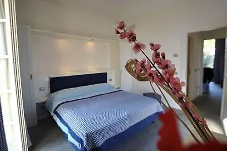 Sleeps 4 Pool Wifi Apartment *