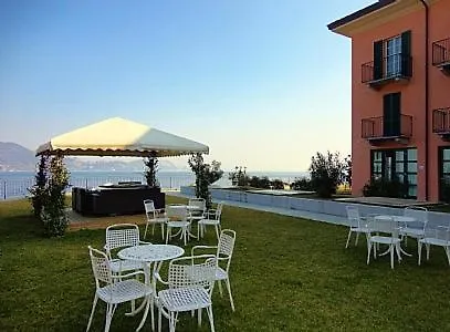 Sleeps 4 Pool Wifi Apartment