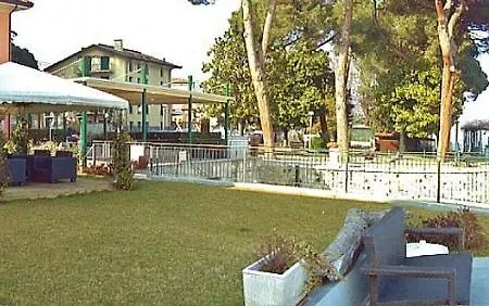 Apartment Sleeps 4 Pool Wifi Meina