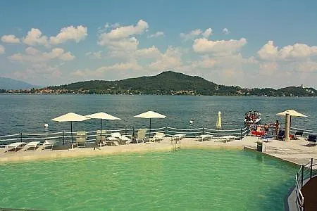 Sleeps 4 Pool Wifi Meina