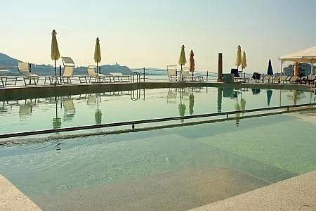Sleeps 4 Pool Wifi * Meina