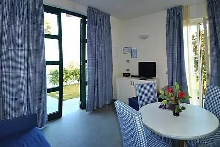 Sleeps 4 Pool Wifi *